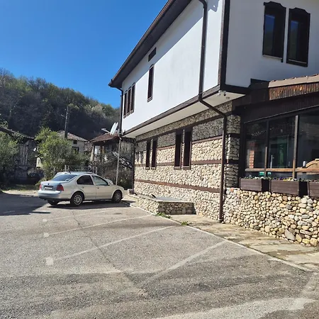 Hotell Zlaten Family Hotel- Monument Of Cultural Significance Rozhen