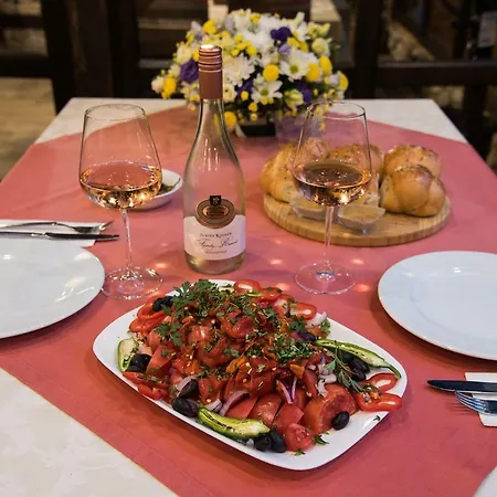 Хотел Zlaten Family Hotel- Monument Of Cultural Significance